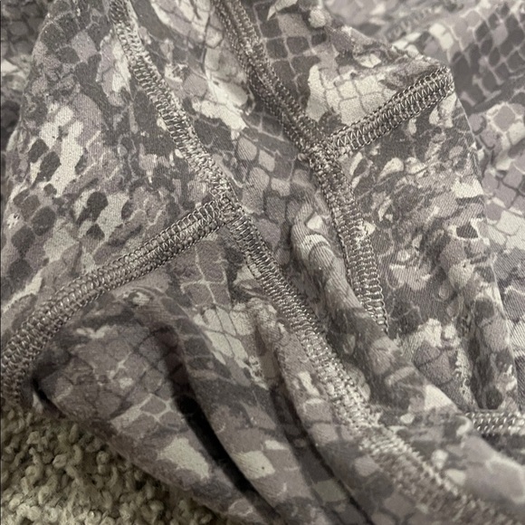 Lululemon Align High-Rise Pant 25" Hideaway Camo Lunar Rock Multi size 8 - Picture 7 of 9
